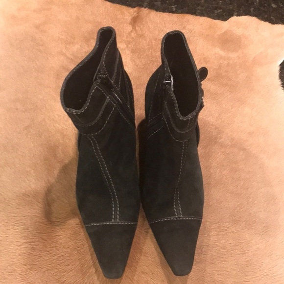 Nordstrom black suede ankle bootie Size 5 1/2 - Picture 2 of 8